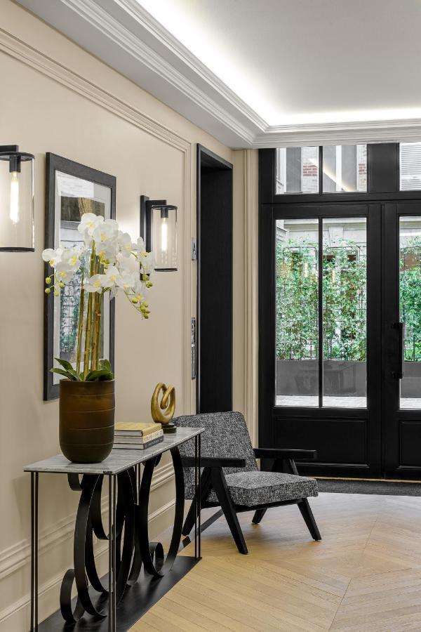 Black Door Apartahotel París